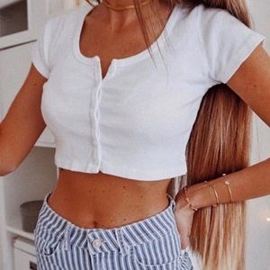 BRANDY MELVILLE NWOT ZELLY TOP